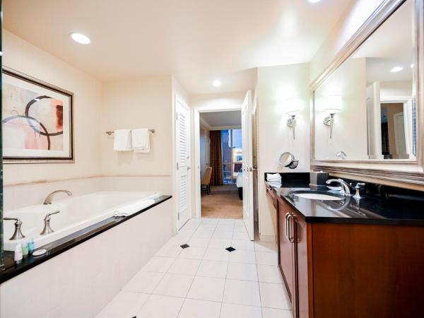 Signature Rental by Owner Direct : photo 3 de la chambre penthouse floor two-bedroom - strip view & balcony