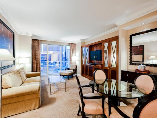 Signature Rental by Owner Direct : photo 6 de la chambre penthouse floor two-bedroom - strip view & balcony