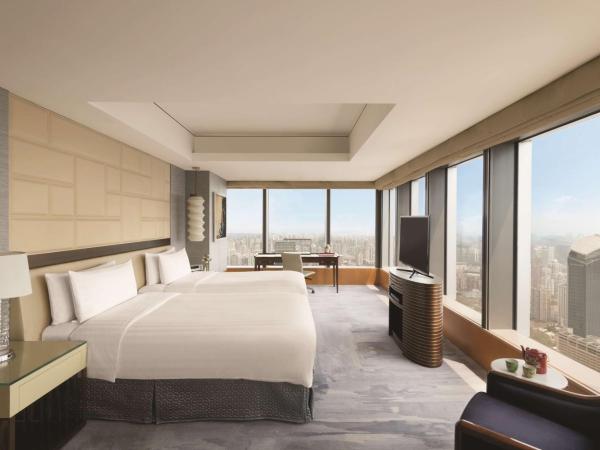 Jing An Shangri-La, Shanghai : photo 2 de la chambre hébergement lit king-size grand premier - club horizon