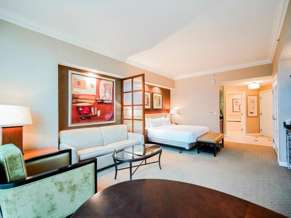 Signature Rental by Owner Direct : photo 4 de la chambre penthouse floor studio two-bedroom - strip view & balcony