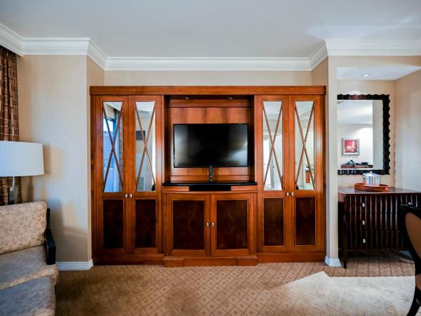 Signature Rental by Owner Direct : photo 4 de la chambre penthouse floor one-bedroom - strip view & balcony