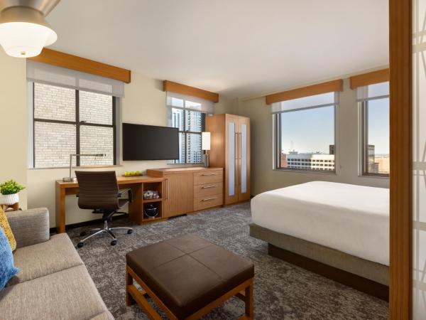 Hyatt Place Houston Downtown : photo 2 de la chambre chambre lit king-size avec canapé-lit - Étage supérieur