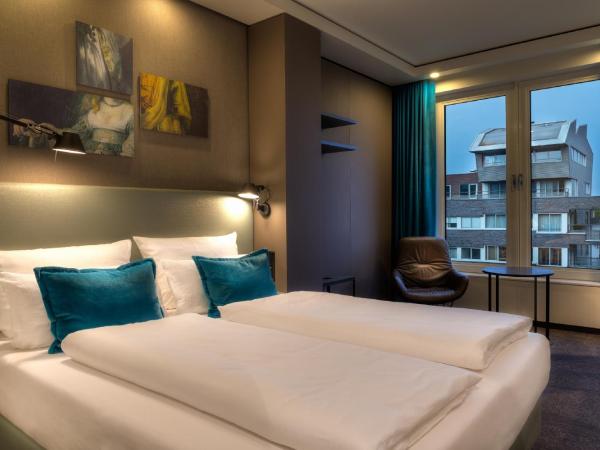 Motel One Amsterdam-Waterlooplein : photo 6 de la chambre chambre supérieure lit queen-size