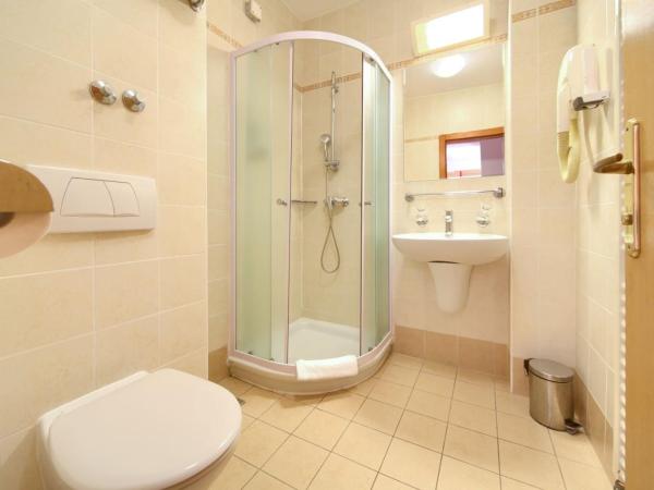 Villa Lovorka - Hotel Resort Dražica : photo 3 de la chambre suite avec balcon ou terrasse