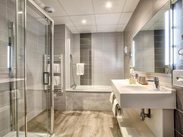 Mercure Cabourg Hôtel & Spa : photo 7 de la chambre suite privilège avec 1 lit double et 1 canapé-lit