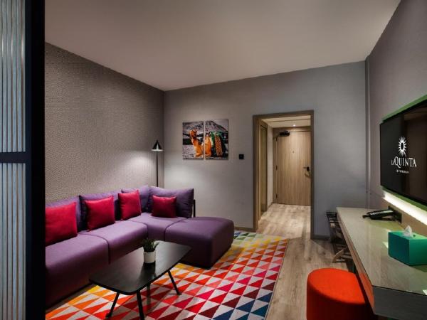 La Quinta by Wyndham Dubai Jumeirah : photo 3 de la chambre suite lit king-size junior - transfert gratuit vers plage la mer et station de métro burj khalifa/dubai mall