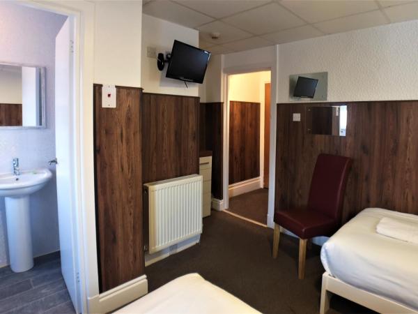 The Hopton Hotel : photo 3 de la chambre chambre triple avec douche