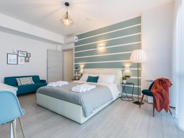 4 Star Bologna Train Station - Self Check-In : photo 4 de la chambre studio avec baignoire spa