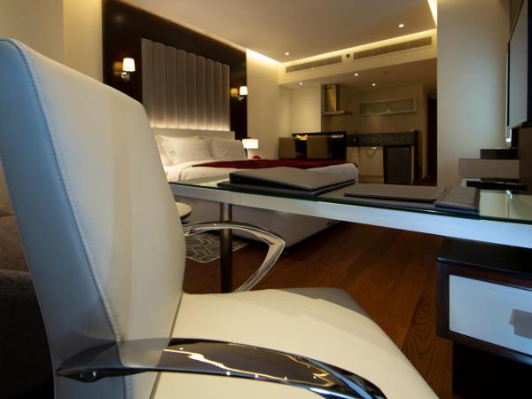 Number One Tower Suites : photo 6 de la chambre studio deluxe