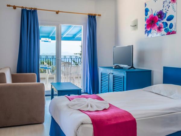 Bodrum Holiday Resort & Spa : photo 7 de la chambre chambre familiale avec balcon