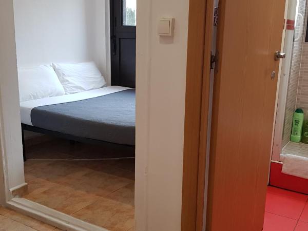 Barcelona Rooms 294 : photo 3 de la chambre petite chambre double avec salle de bains privative