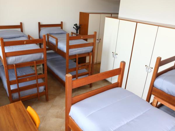 Student's Hostel Parma : photo 5 de la chambre lit dans dortoir de 8 lits