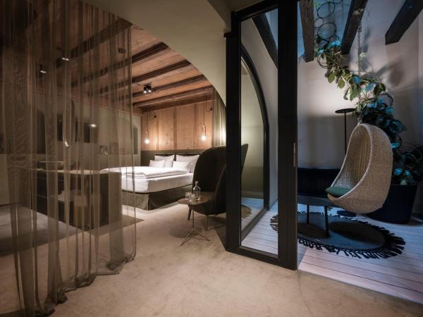 Altstadthotel Weisses Kreuz : photo 4 de la chambre tiroler suite