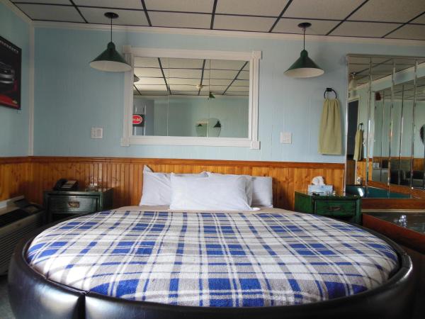 Motor Court Motel : photo 8 de la chambre suite supérieure avec bain à remous