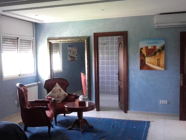 Riad TANJIL : photo 4 de la chambre chambre lit king-size avec balcon