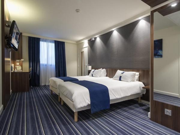 Holiday Inn Express Lille Centre, an IHG Hotel : photo 4 de la chambre chambre lits jumeaux - douche accessible en fauteuil roulant