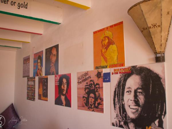 Yousurf Surf House : photo 8 de la chambre chambre triple avec terrasse