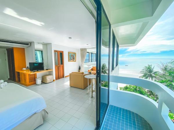 Nern Chalet Beachfront Hotel : photo 2 de la chambre suite côté mer
