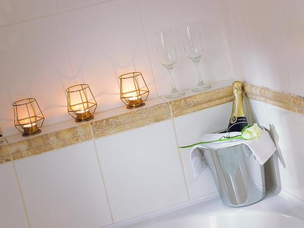 Wellness Pension Ametyst : photo 8 de la chambre appartement mansardé premium avec terrasse - vue sur château