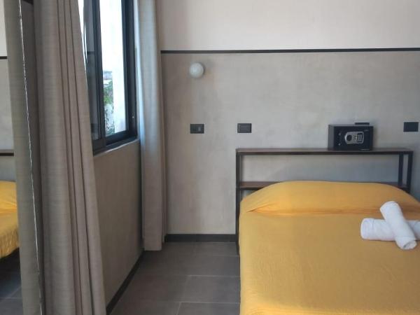 Moloch Hostel & Suites : photo 1 de la chambre petite chambre lits jumeaux