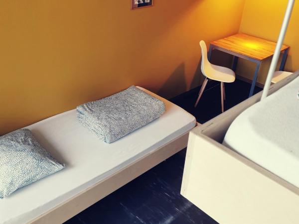 Backpackers Luzern : photo 1 de la chambre chambre triple Économique avec salle de bains commune