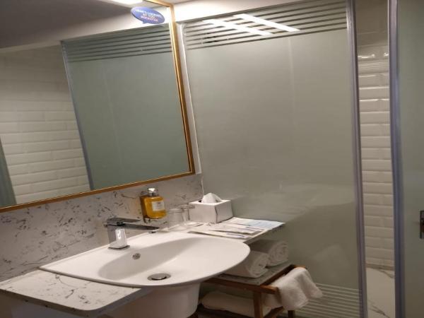 Holiday Inn Express Gurugram Sector 50, an IHG Hotel : photo 4 de la chambre standard double or twin room with 15% discount on f&b and free laundromat