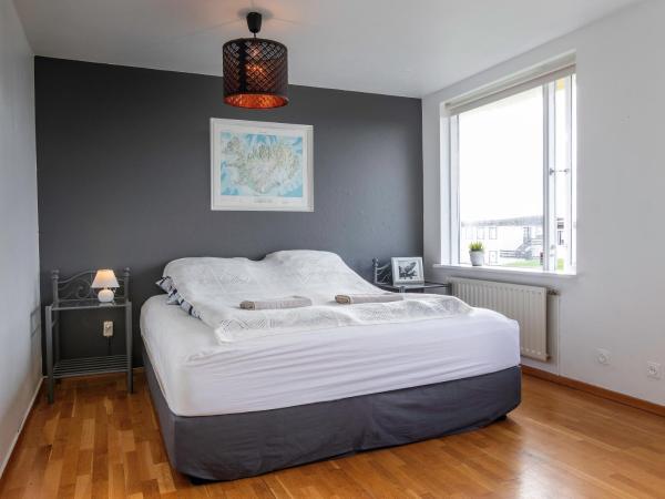 Grótta Northern Lights - Apartment & Rooms : photo 2 de la chambre appartement 3 chambres