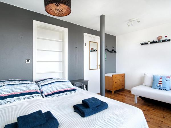 Grótta Northern Lights - Apartment & Rooms : photo 7 de la chambre appartement 3 chambres