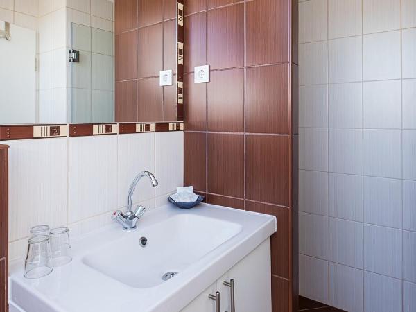 Babi Guesthouse - Babi Vendégház : photo 4 de la chambre chambre triple