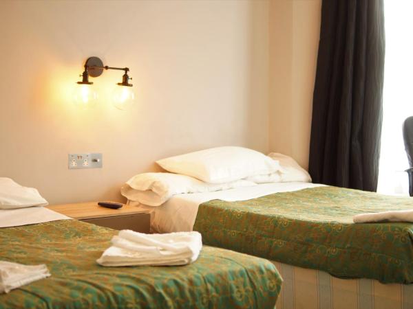 Plaza Hotel : photo 10 de la chambre chambre quadruple