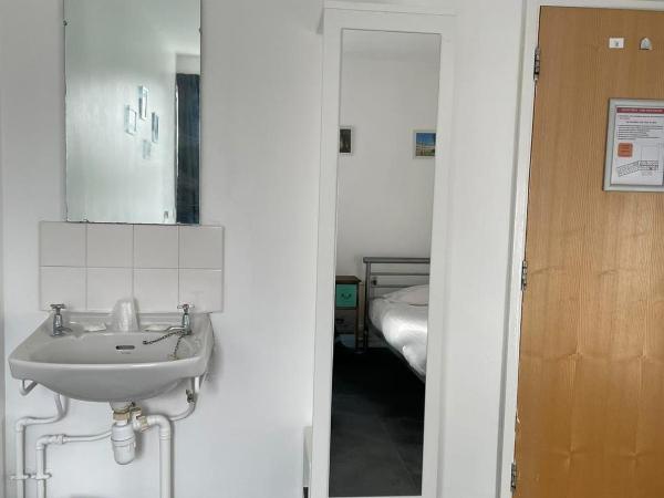 Bath YMCA Hostel : photo 4 de la chambre chambre lits jumeaux standard avec salle de bains commune