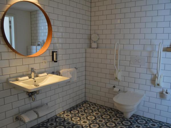 PREMIER SUITES Antwerp : photo 2 de la chambre studio - accessible aux personnes à mobilité réduite 