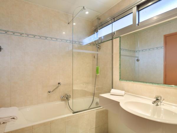 Best Western Hotel Mediterranee Menton : photo 4 de la chambre chambre lit king-size familiale supérieure