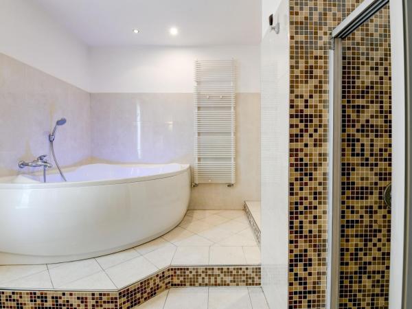 Hotel Master : photo 5 de la chambre suite avec spa privatif