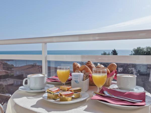 Hotel Sant Jordi : photo 4 de la chambre chambre lits jumeaux avec balcon - vue sur mer