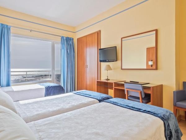 Hotel Sant Jordi : photo 2 de la chambre chambre triple - vue sur mer