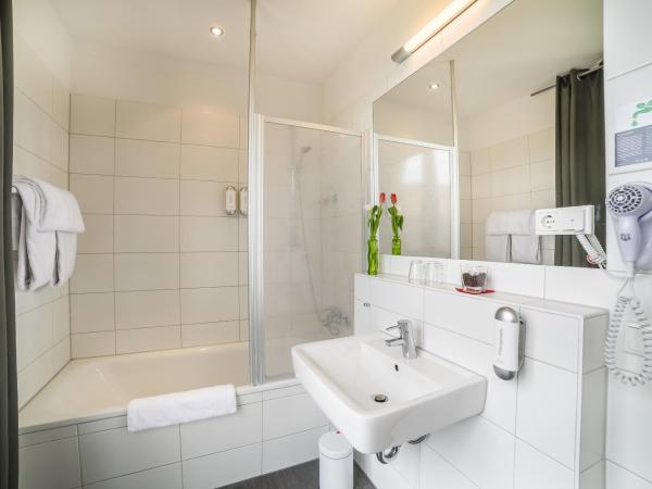 H+ Hotel 4Youth : photo 6 de la chambre chambre double