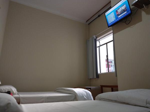Hotel Cervantes : photo 7 de la chambre chambre triple standard