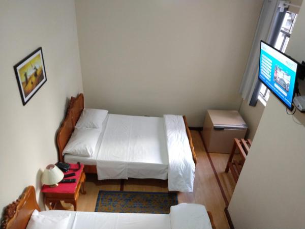 Hotel Cervantes : photo 6 de la chambre chambre triple standard
