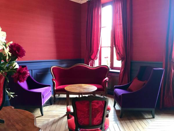 Historic manor, medieval town 10 minutes walk, private parking, garden : photo 10 de la chambre chambre double avec salle de bains privative