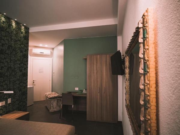 Affittacamere Il Portico : photo 3 de la chambre chambre double avec salle de bains privative