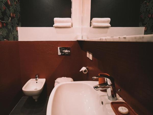 Affittacamere Il Portico : photo 8 de la chambre chambre double avec salle de bains privative