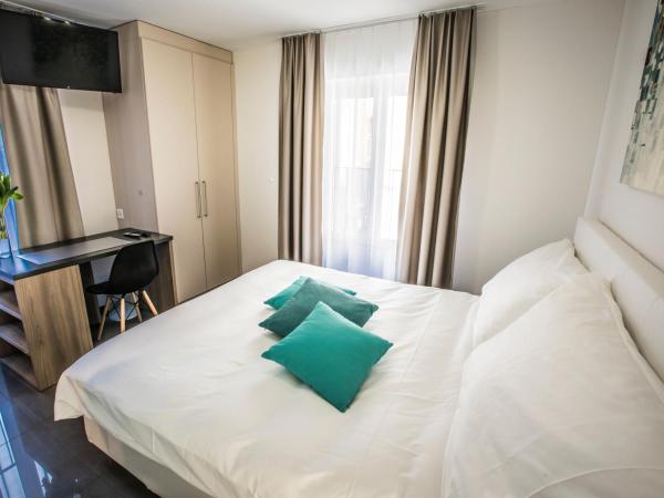 Self Service Hotel Kernhof Langstrasse : photo 5 de la chambre chambre double avec salle de bains privative
