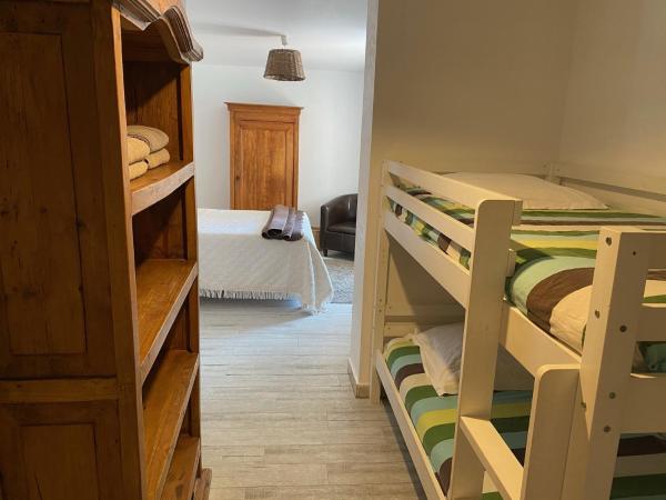 Hôtel Restaurant Le Provençal : photo 6 de la chambre chambre familiale