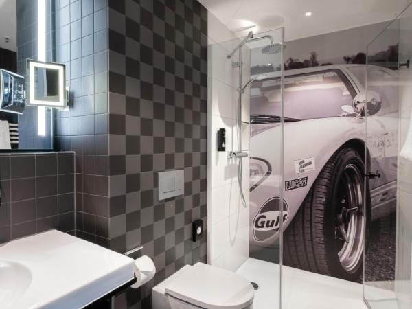 V8 Hotel Köln at MOTORWORLD : photo 4 de la chambre chambre double standard