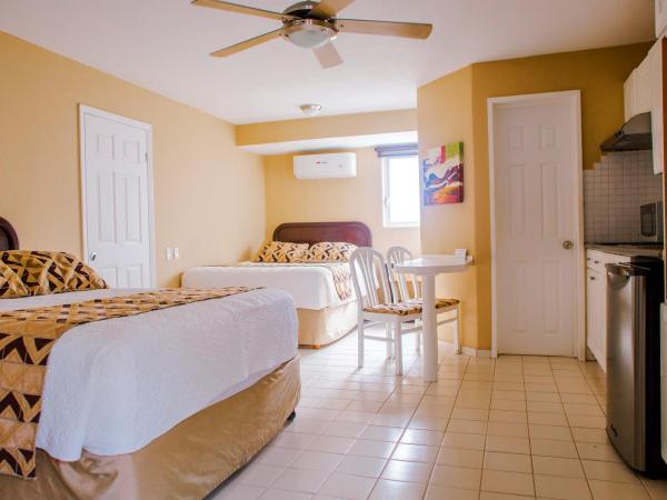Hotel Santa Fe Los Cabos by Villa Group : photo 2 de la chambre studio familial avec 2 lits