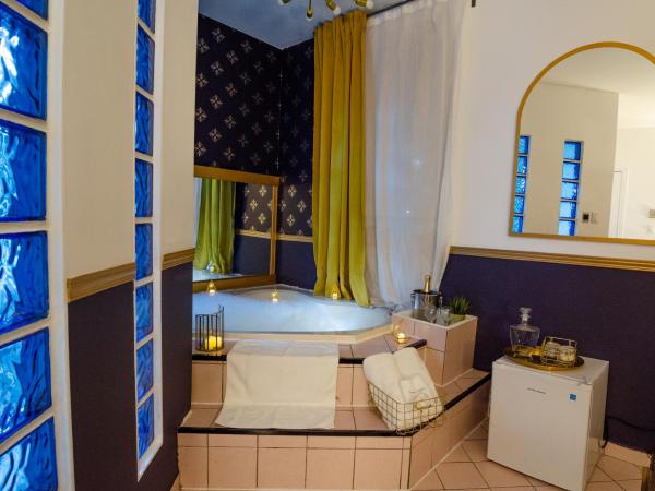 Hotel Dorion : photo 10 de la chambre suite avec baignoire spa