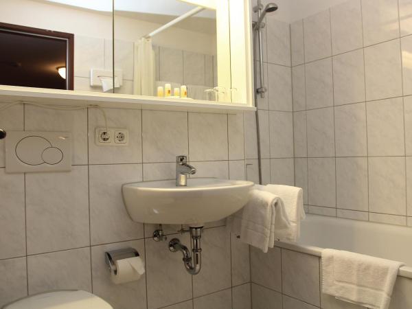 Hotel Gästehaus Forum am Westkreuz : photo 5 de la chambre chambre lits jumeaux