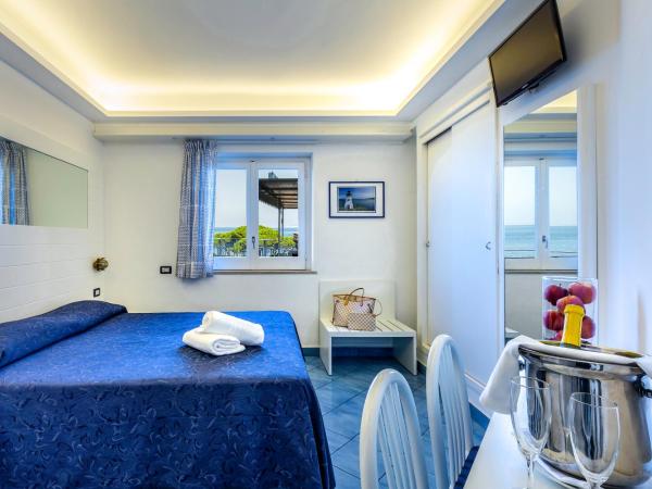 Hotel Il Faro : photo 5 de la chambre chambre double ou lits jumeaux - vue sur mer