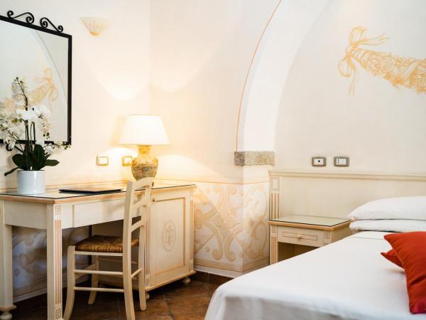 Hotel Pozzo Sacro : photo 4 de la chambre chambre double ou lits jumeaux standard avec balcon